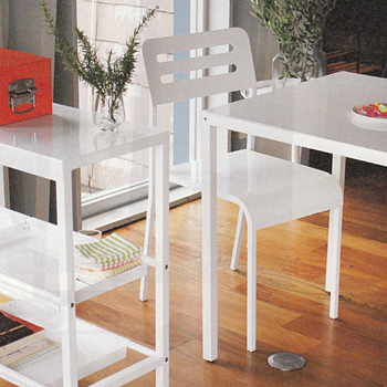 テーブルチェア2脚セット ホワイト リビング ベランダ 庭 可愛くて使いやすいサイズ感 ナチュラル