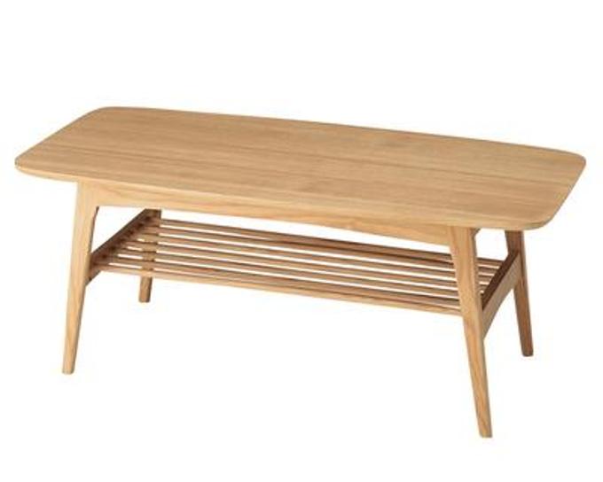 木目の美しいテーブル