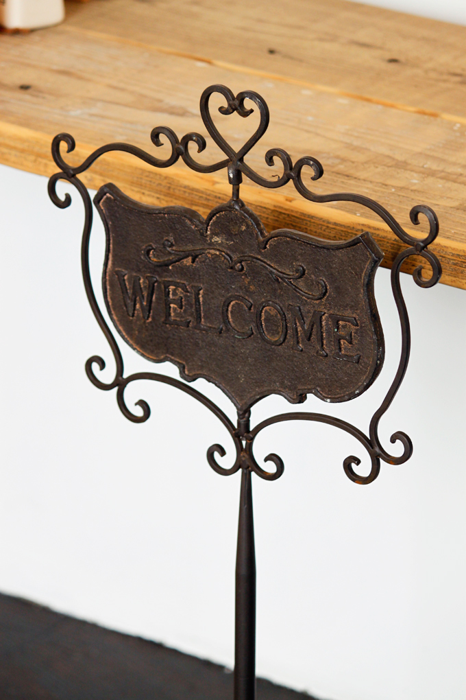 アンティークでレトロ 玄関やガーデニングに ディスプレイ