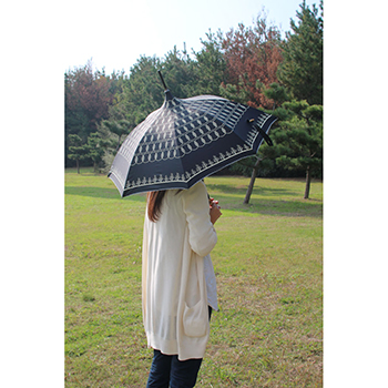 99%紫外線UVカット!日傘(ブーケ柄・花柄)晴雨兼用 アロマシール付 パゴダ傘 黒