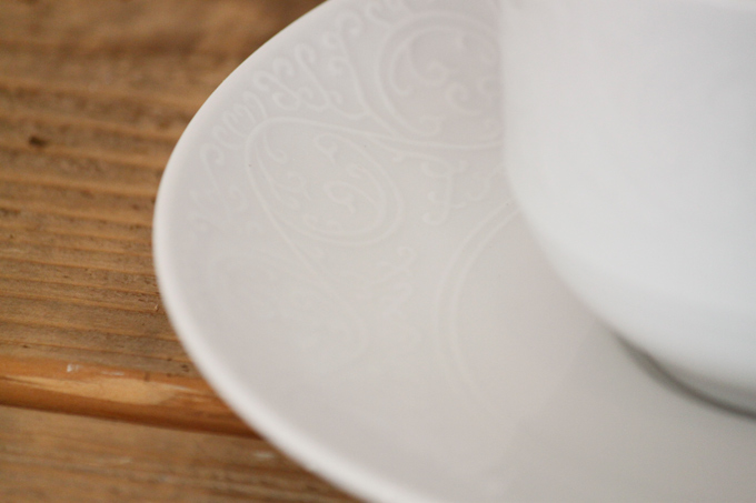 食器 陶器 ホワイト おしゃれ お皿 シンプル 繊細な模様