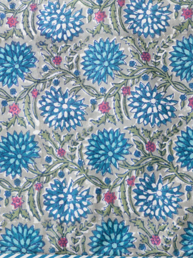 “フラワープリントクッションカバー”