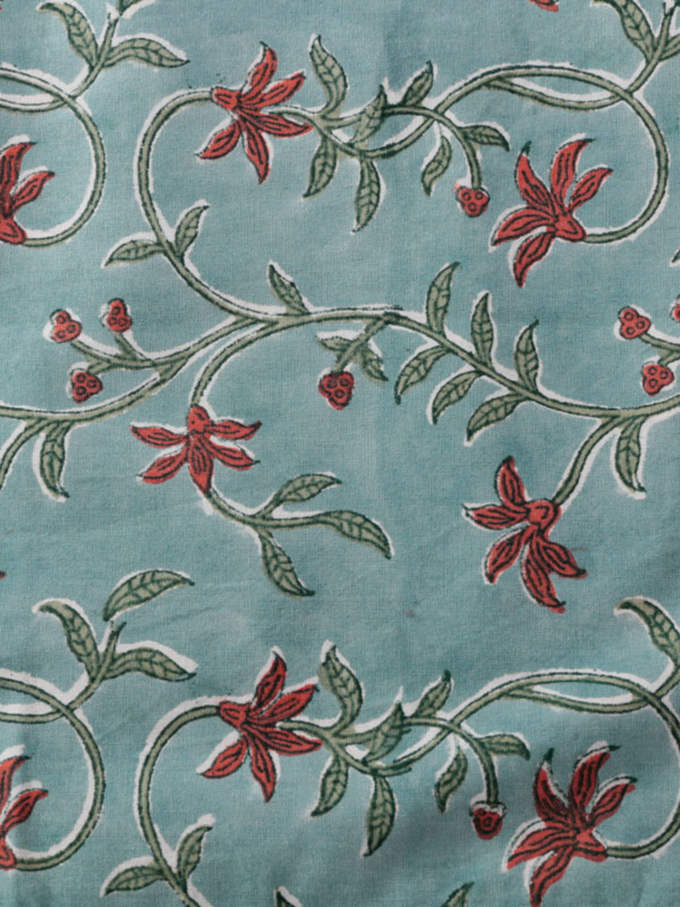 “フラワープリントクッションカバー”