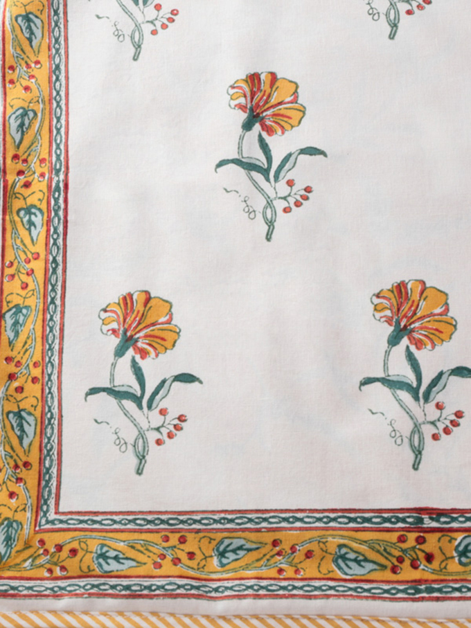 “フラワープリントクッションカバー”