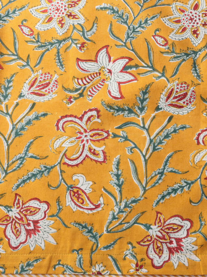 “フラワープリントクッションカバー”