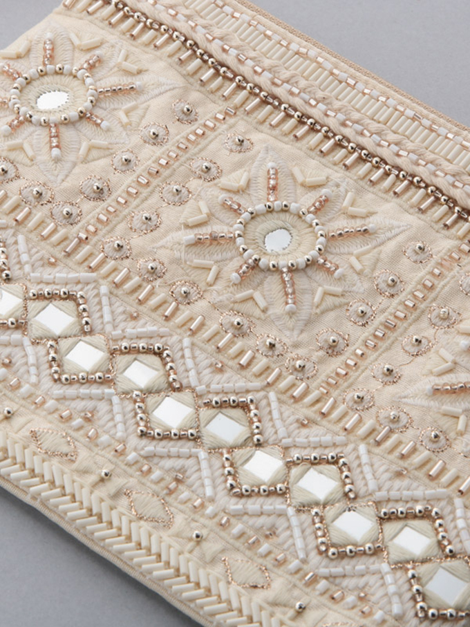 “刺繍ビーズポーチ”