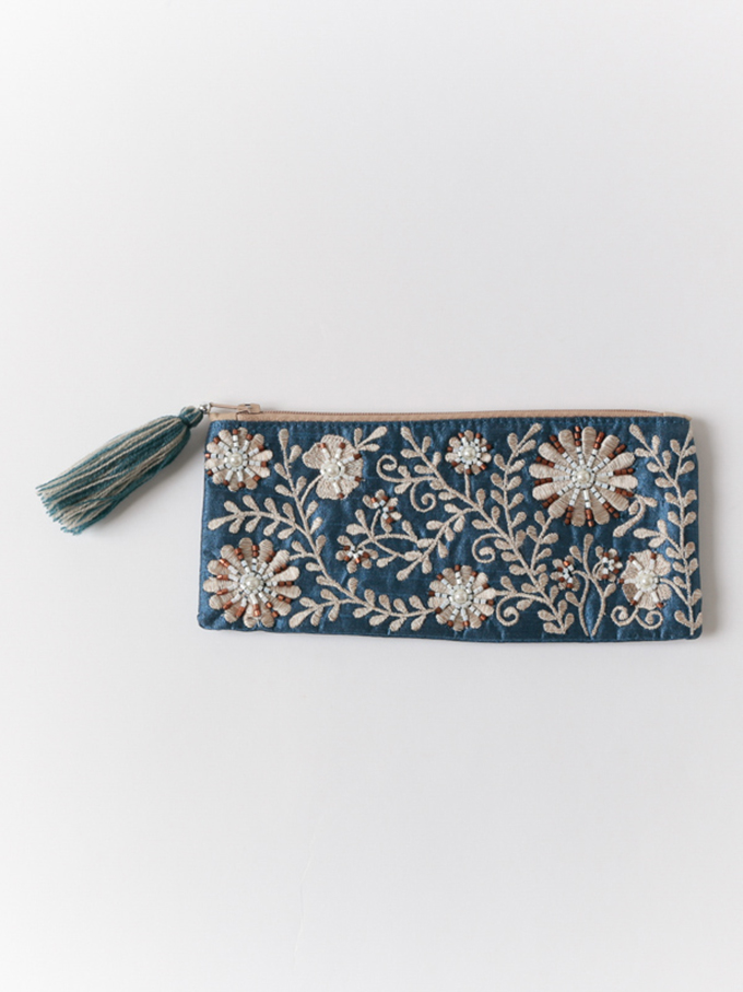 “フラワー刺繍ビーズ横長ポーチ”