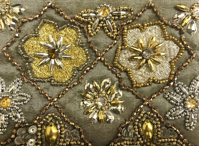 “刺繍ビーズポーチ