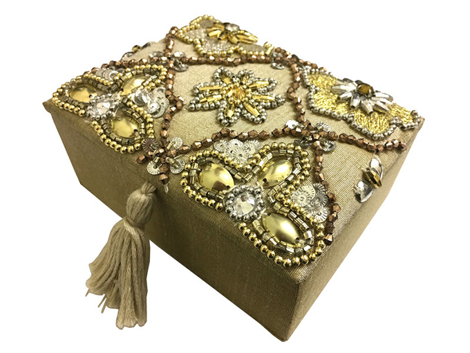 “刺繍ビーズコンパクトジュエリーボックス”