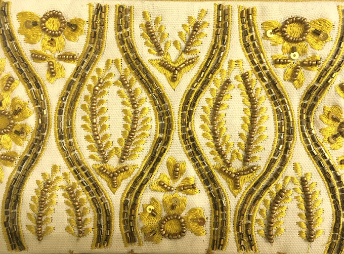 “フリンジ付きビーズ刺繍ポーチ”