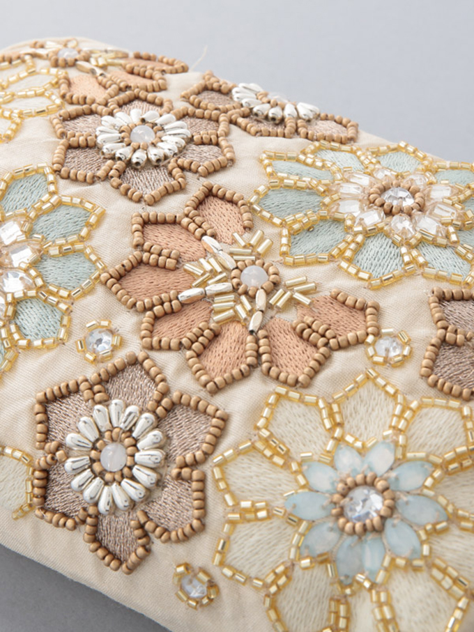 “刺繍ビーズポーチ”