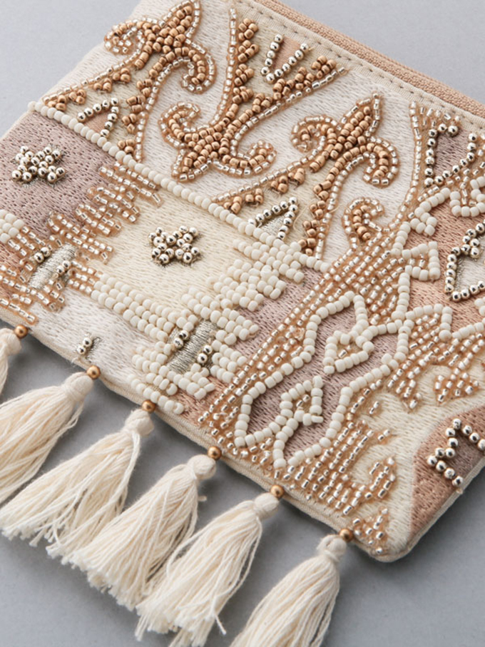 “フリンジ付きビーズ×刺繍ポーチ”