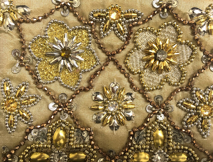 “刺繍ビーズポーチ