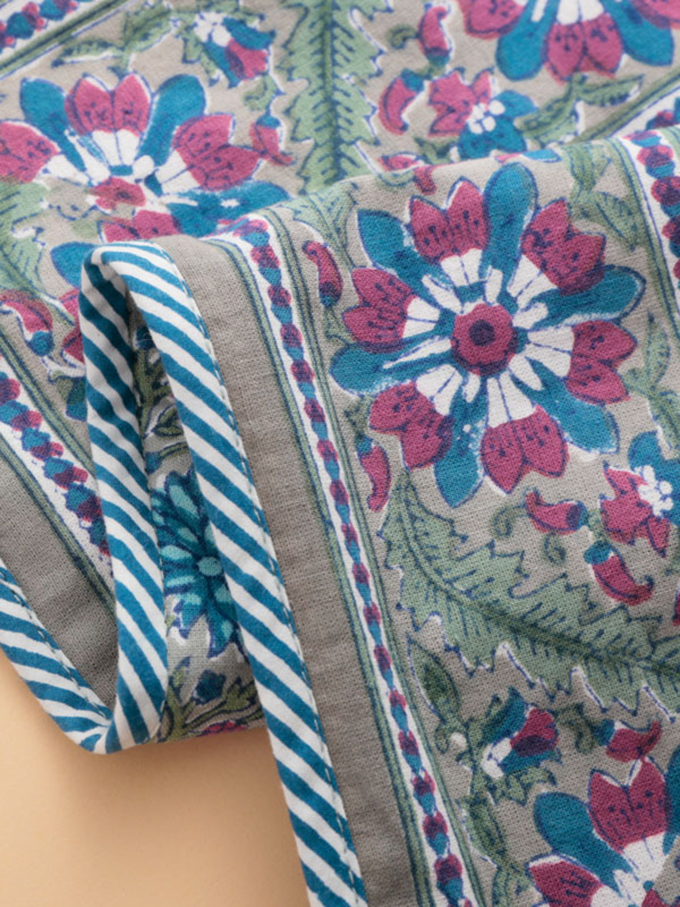 “フラワープリントクッションカバー”