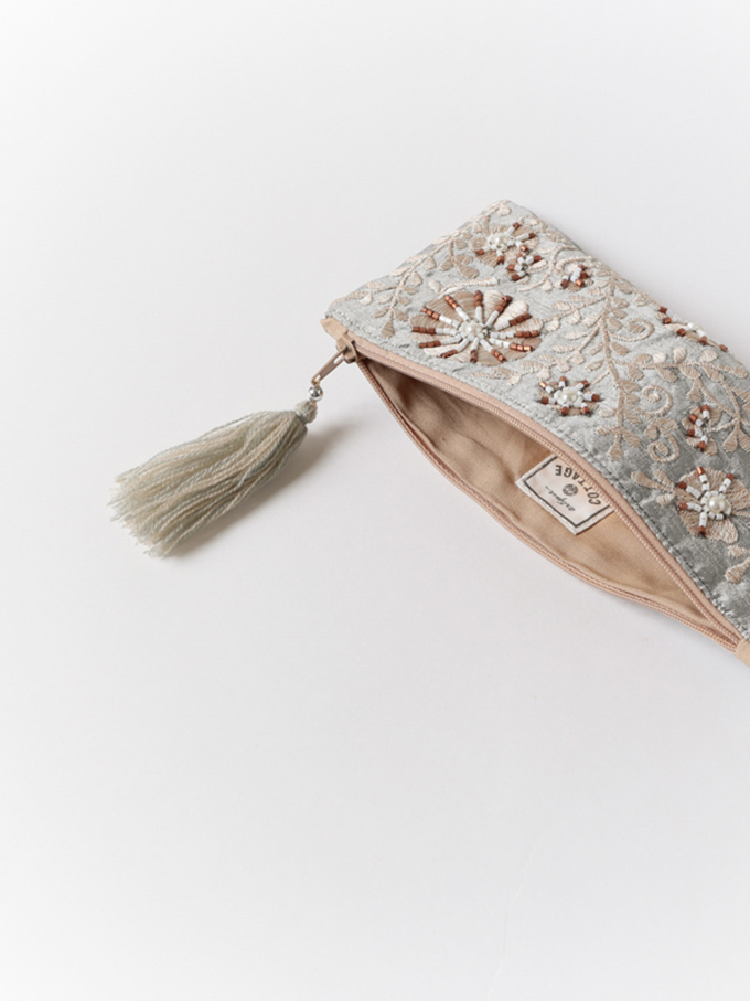 “フラワー刺繍ビーズ横長ポーチ”