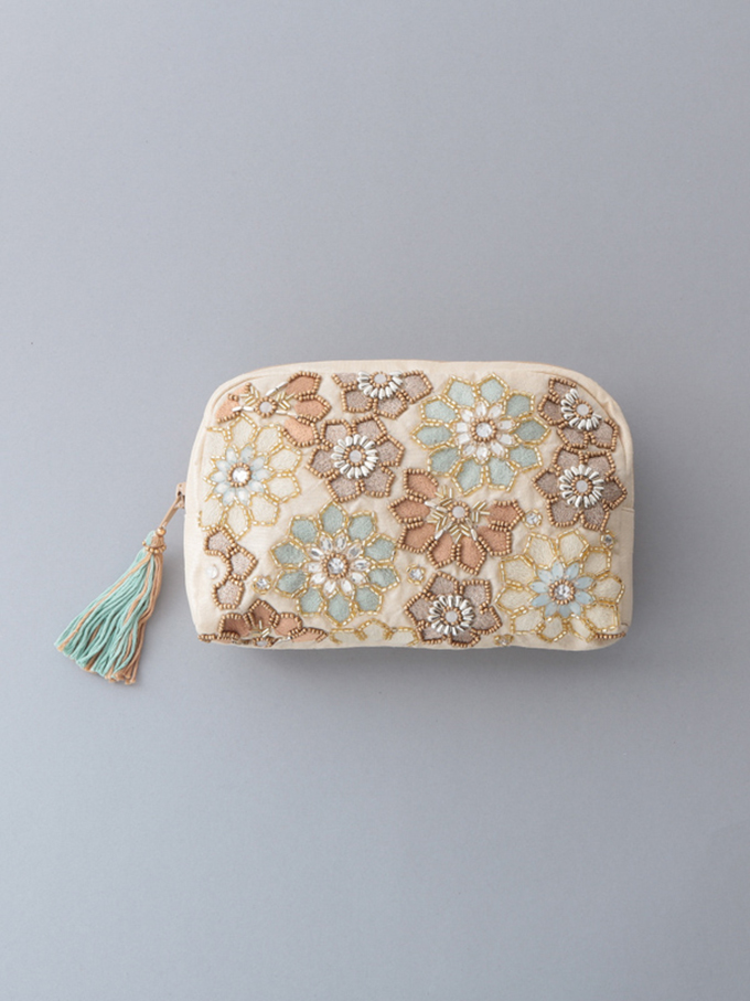 “刺繍ビーズポーチ”