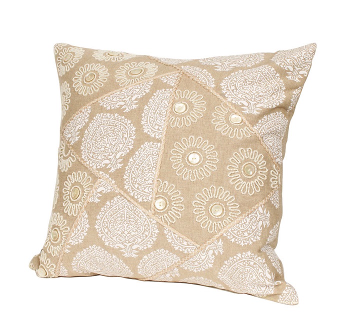 “フラワービーズ刺繍クッションカバー”